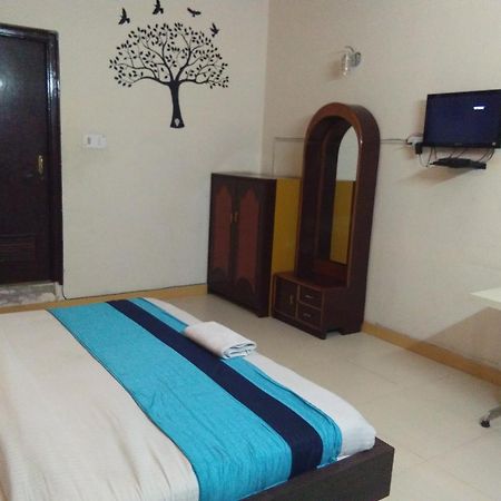 Hotel Samridhi Palace Juhi Bari 외부 사진