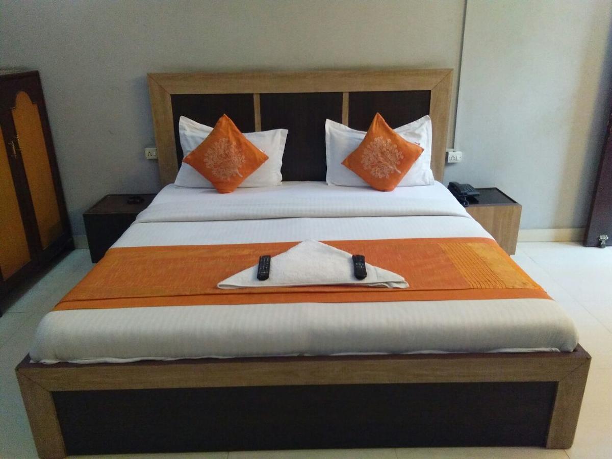 Hotel Samridhi Palace Juhi Bari 외부 사진