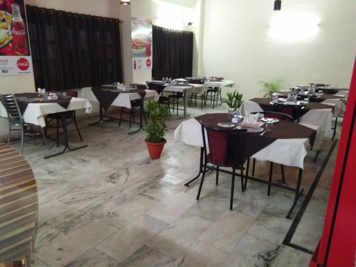Hotel Samridhi Palace Juhi Bari 외부 사진