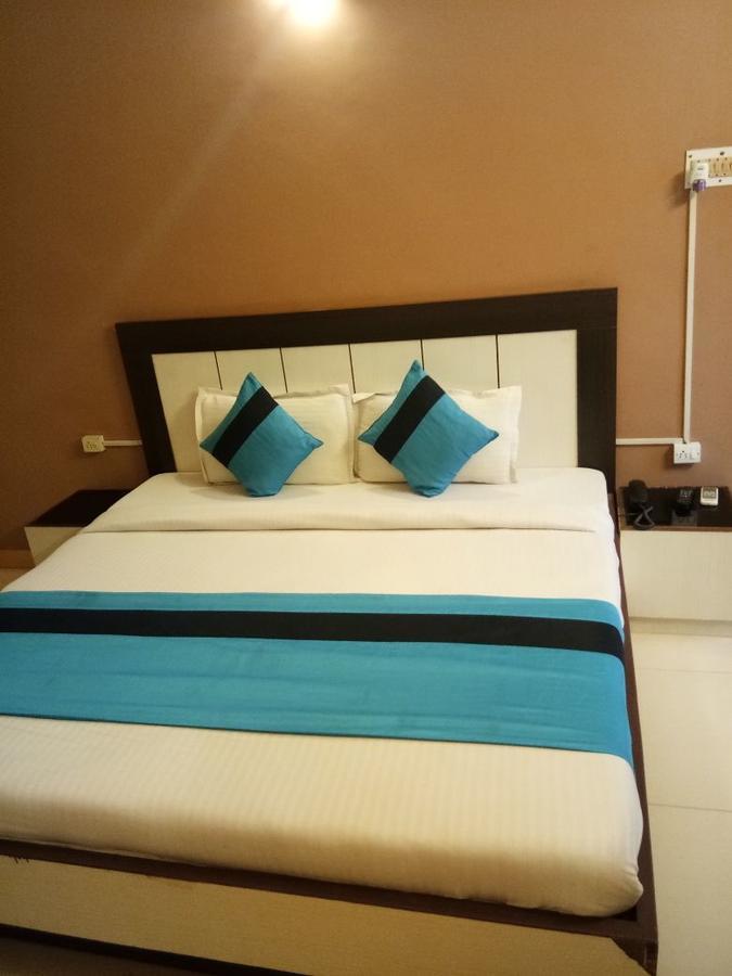 Hotel Samridhi Palace Juhi Bari 외부 사진